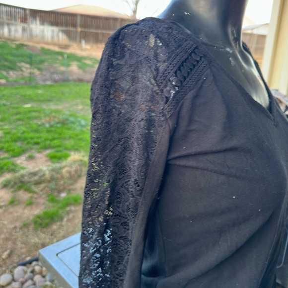 Elegant Black Lace Sleeve Top - Picture 2 of 3